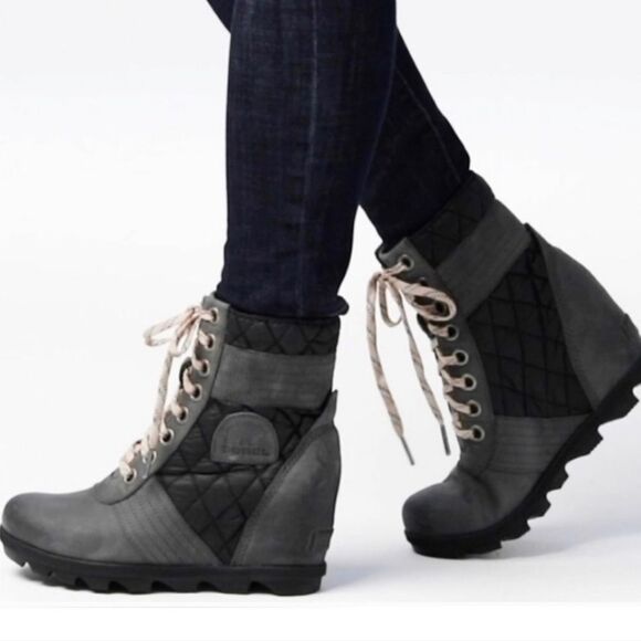 Sorel Lexi Wedge Boot Olive Green and Black Quilted Leather Ankle Boots Size 8 - Picture 1 of 10